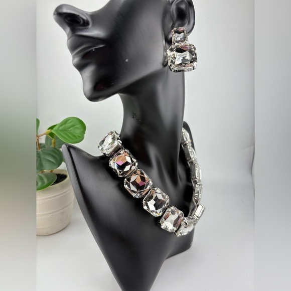 Statement Crystal Necklace & Earrings Set - Picture 10 of 11